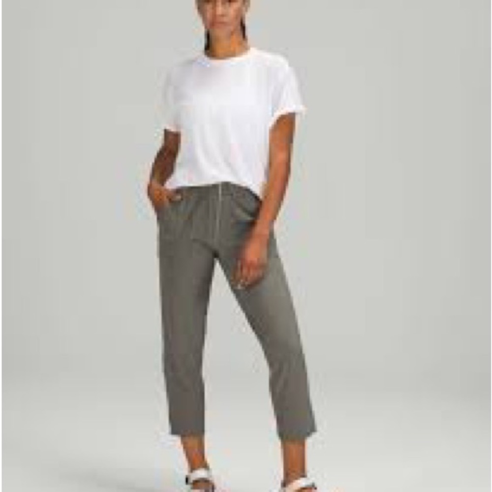 Lululemon Beyond the Studio Crop
Grey Sage 8